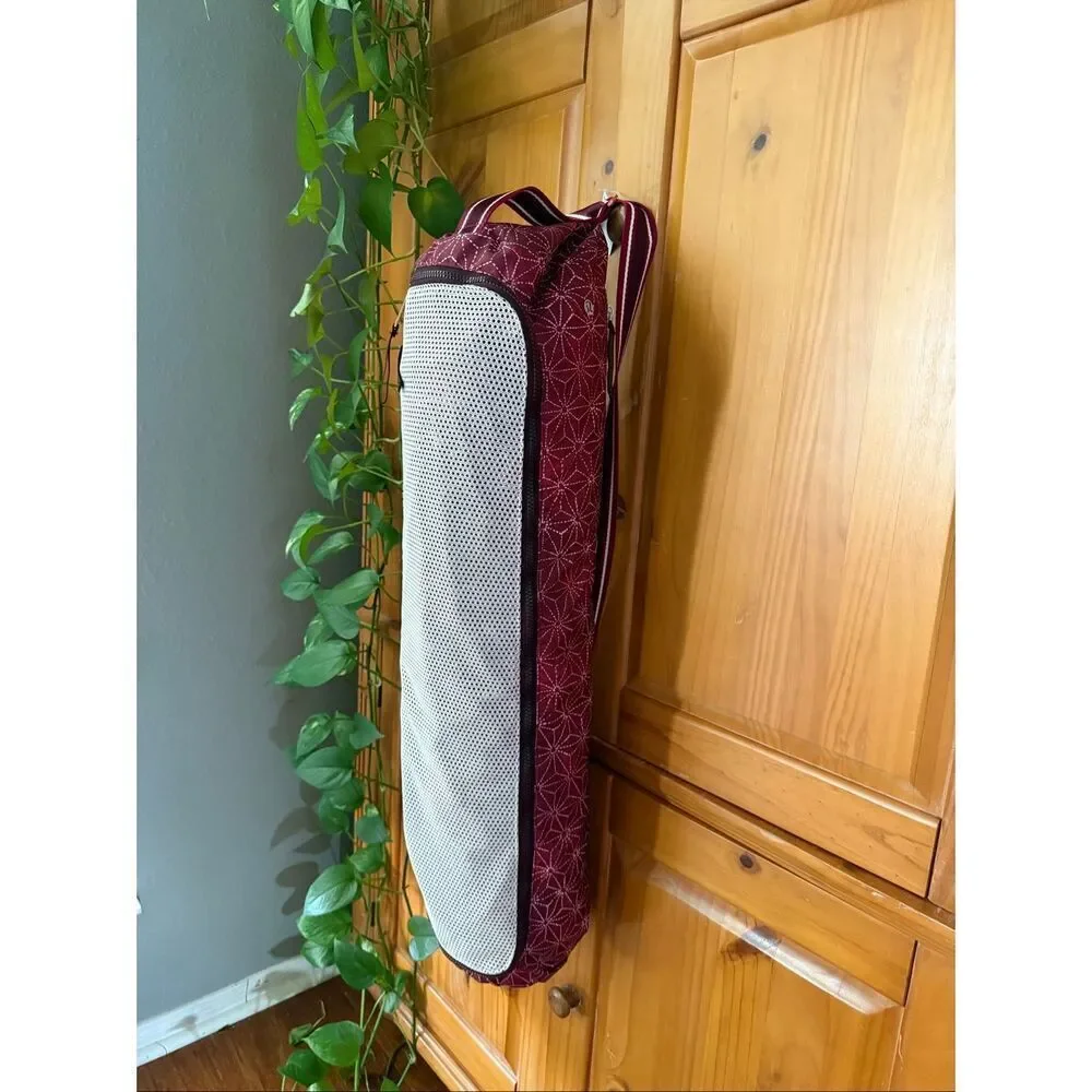 Lululemon Yoga Mat Bag Burgundy Print Mesh Zip Carrier